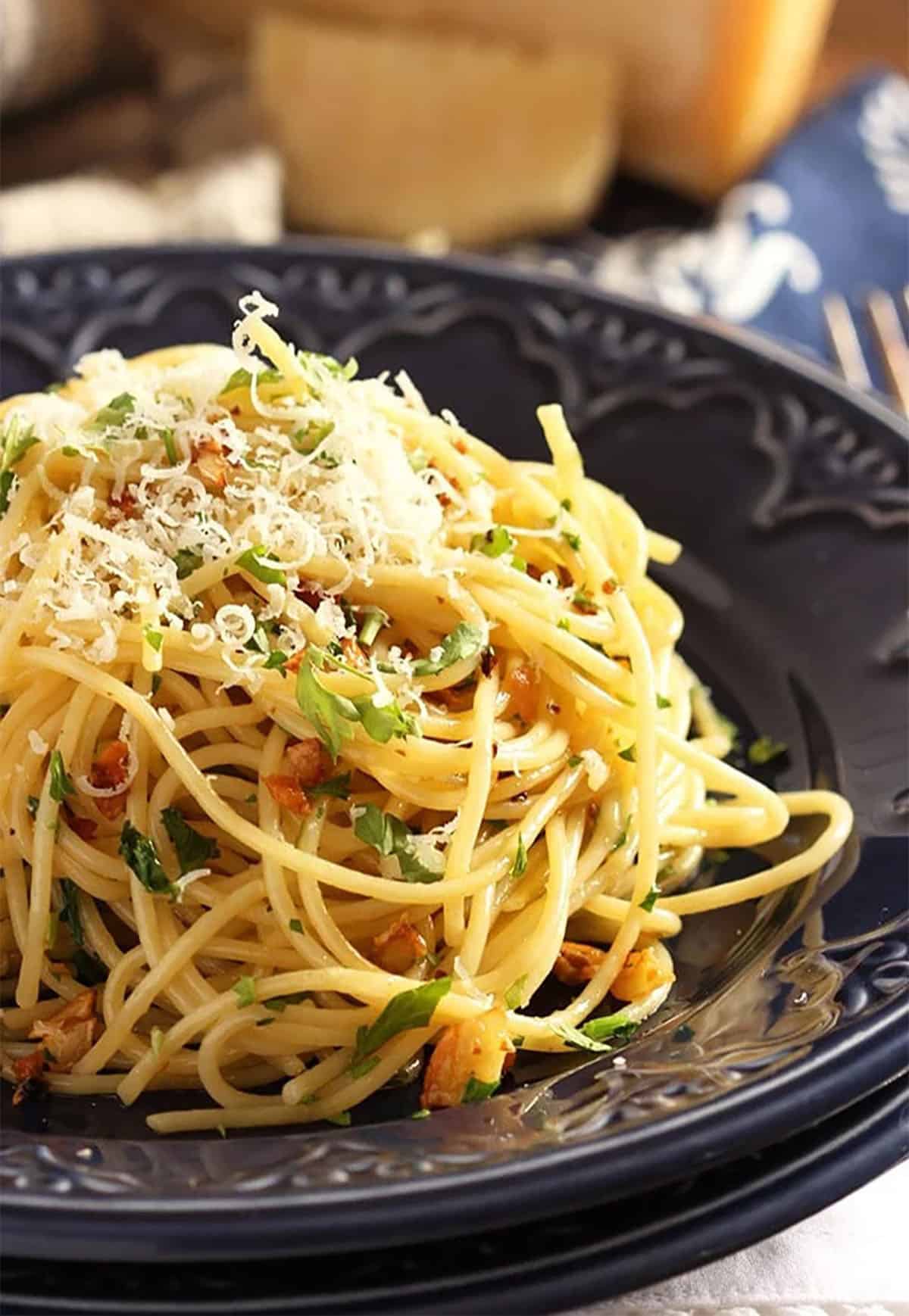 Spaghetti Aglio e Olio – The Suburban Soapbox